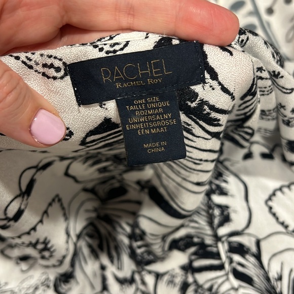 RACHEL Rachel Roy | Black and White Lightweight Wrap - Picture 7 of 9